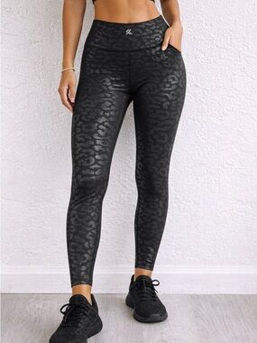 Kyodan Black Leopard Print Leggings Medium High Rise Athletic